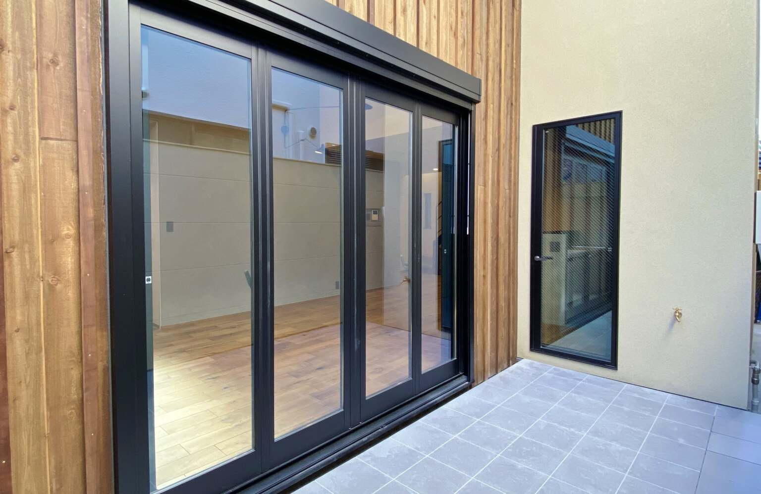 大人カフェテラスのあるおしゃれな家|木造住宅×土間×中庭のある家