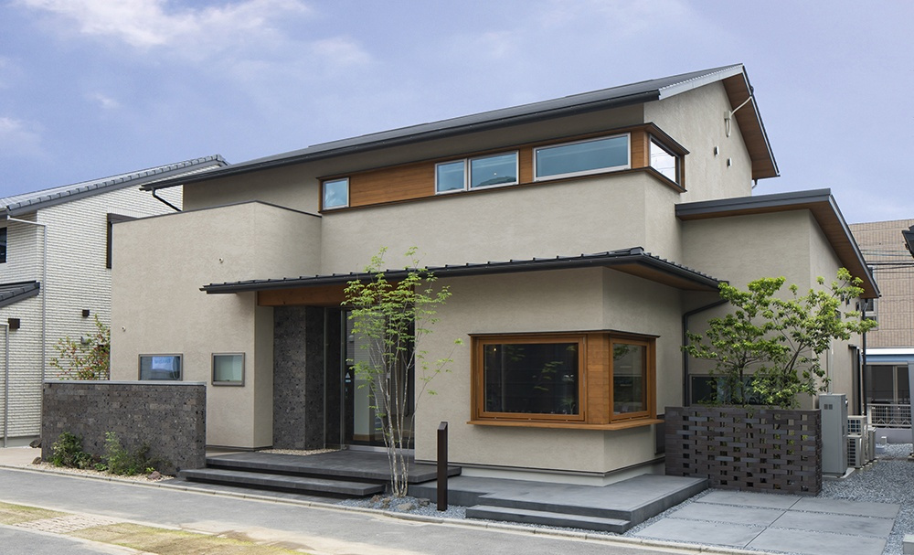 スキップフロアのあるおしゃれな家│木造住宅×書斎×吹き抜け