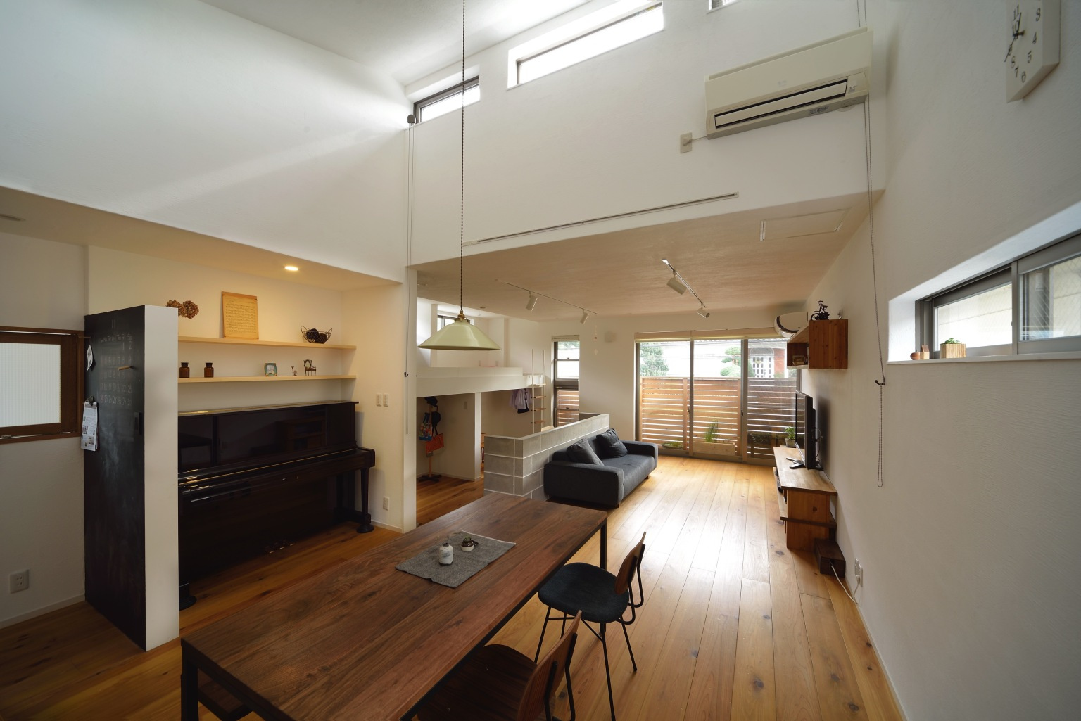 二世帯住宅における子供部屋の新しい考え方の家 大阪 間仕切りのないリビング ダイニング チルドレンエリア 子供部屋 二世帯住宅 大阪 重量木骨の家 選ばれた工務店と建てる木造注文住宅