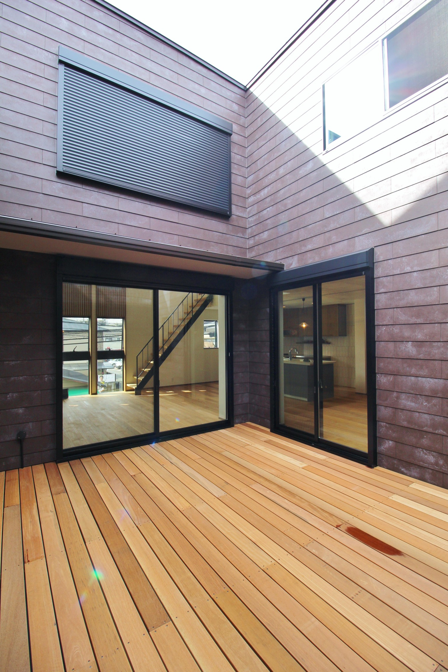 SE構法だから出来た大規模木造住宅|重量木骨×ガレージハウス×中庭のある家