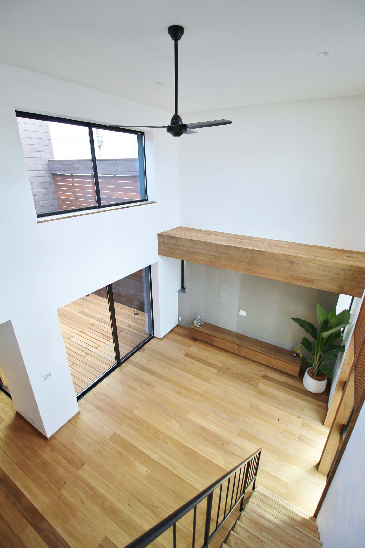 SE構法だから出来た大規模木造住宅|重量木骨×ガレージハウス×中庭のある家