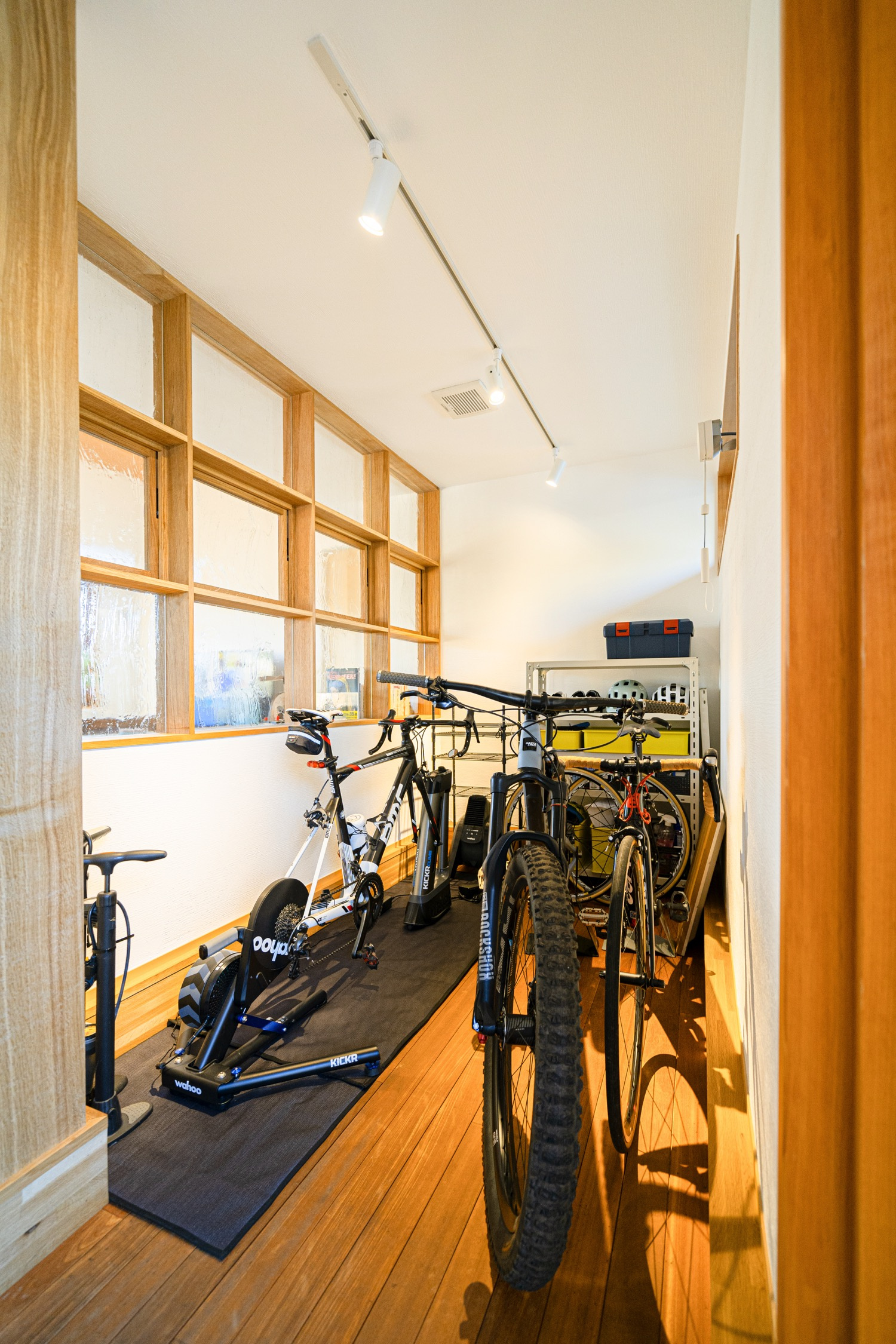 【奈良｜中庭のある暮らし】雨の日もトレーニングができる趣味の部屋の「サイクロンスペース」