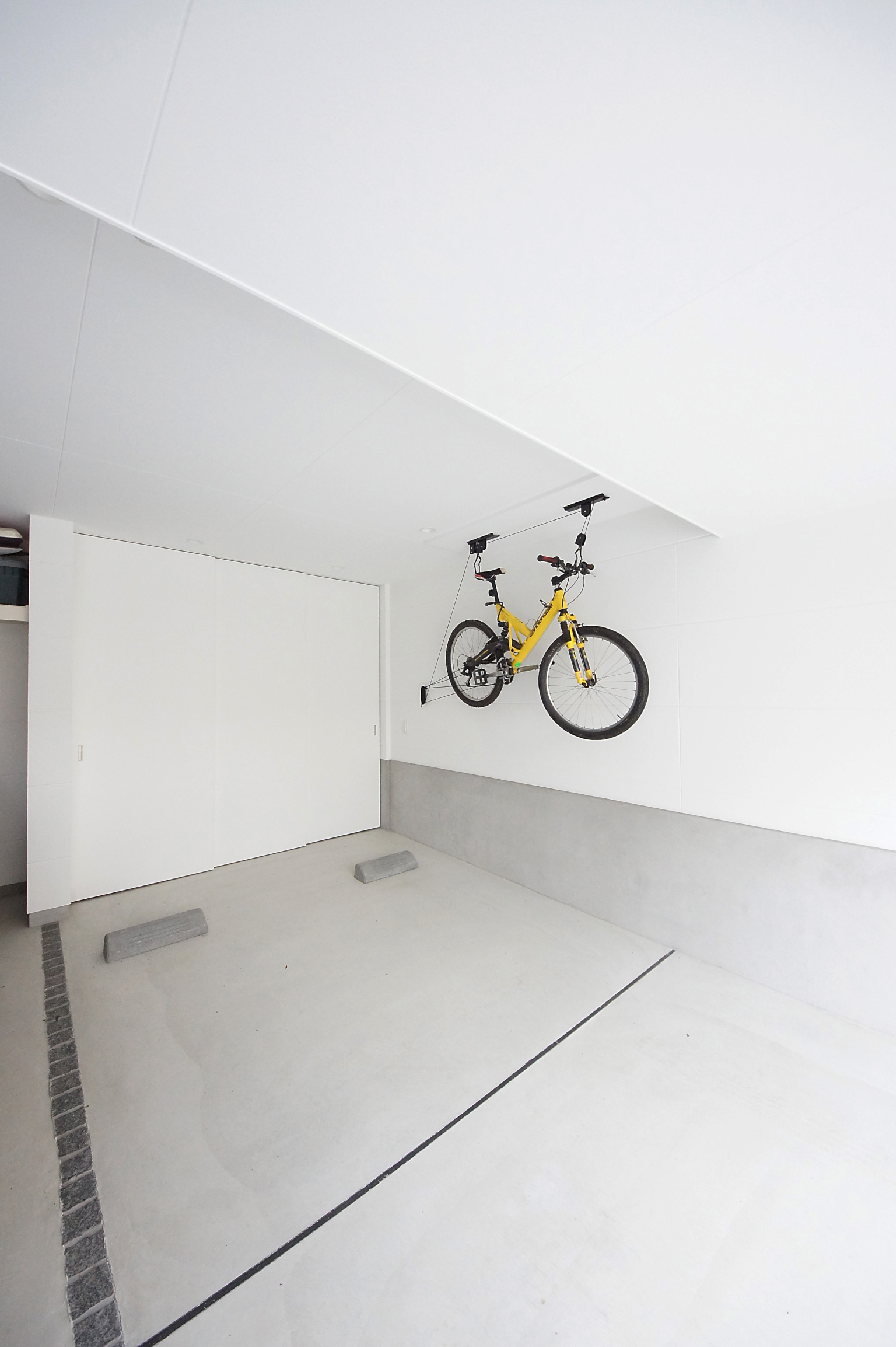 【東京都大田区】自転車と愛車を格納できるビルドインガレージ