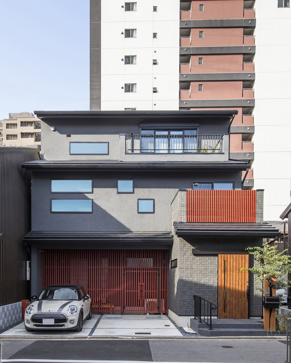 重量木骨で建てるオリジナリティ溢れる一点モノの家|二世帯×ホームシアター×造作収納