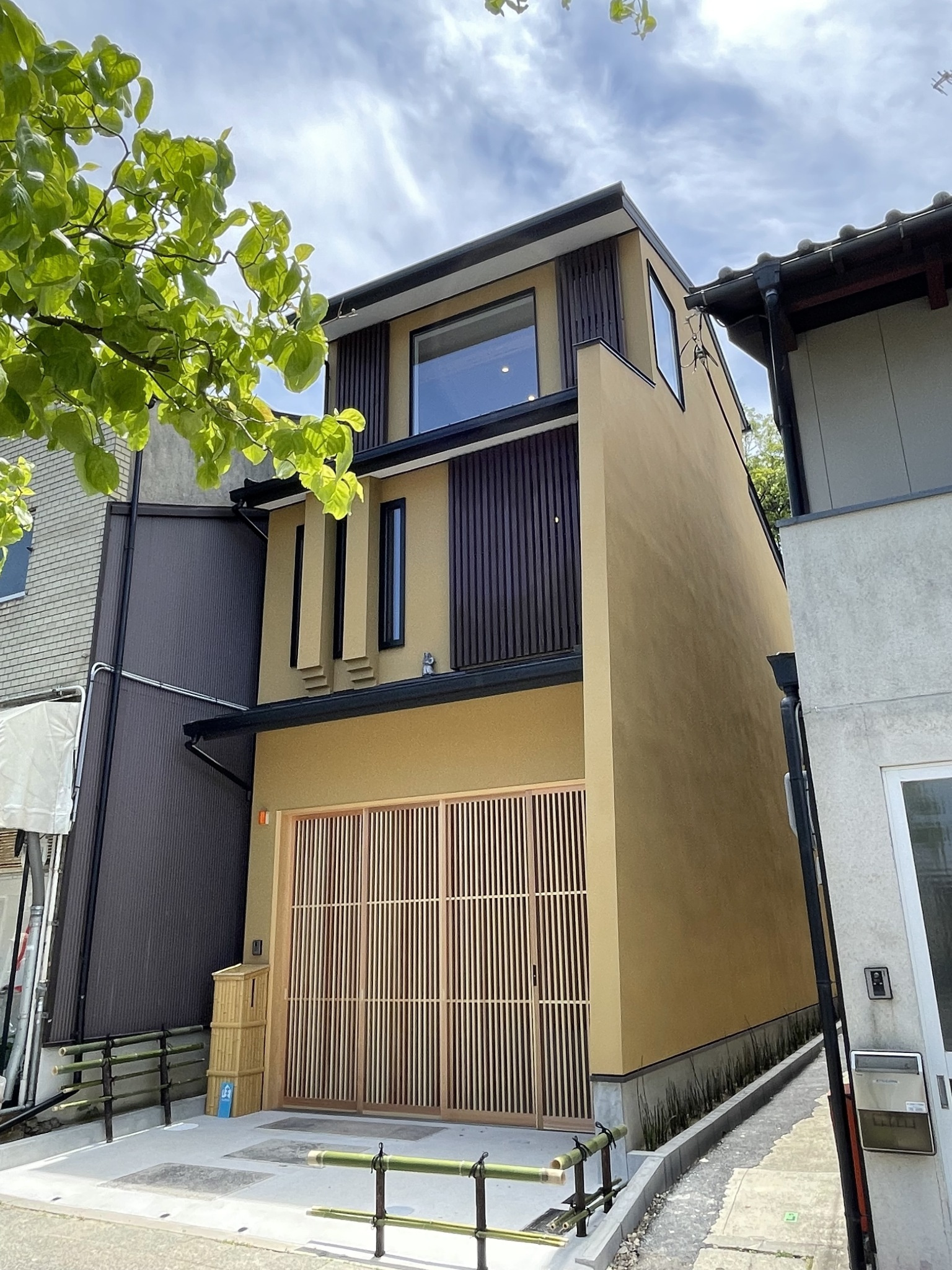 京都の風情に合わせた外観