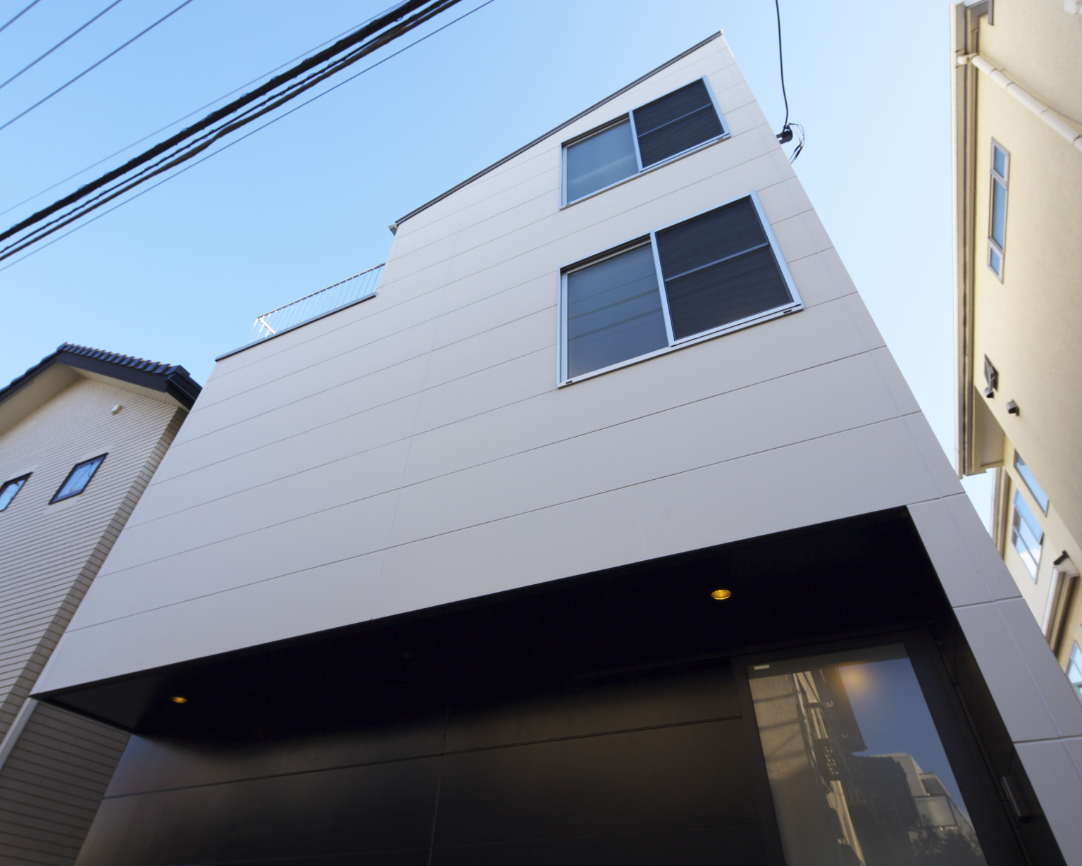 【東京】シンプルでモノトーンな13坪の家