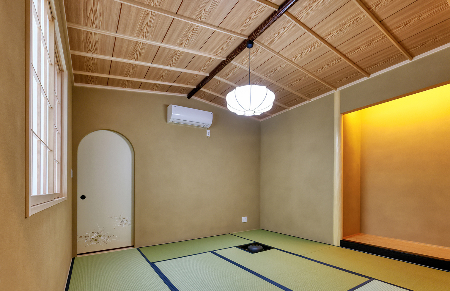 京壁、竿縁の船底天井、床の間・・・本格茶室への思いが形に