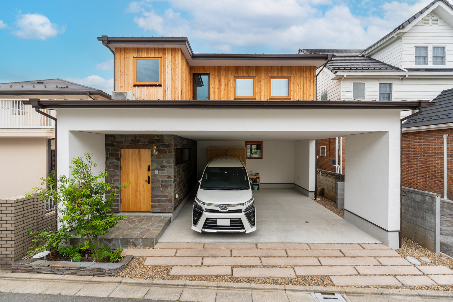 閑静な住宅街に建つK邸 ゆったりとしたビルトインガレージ