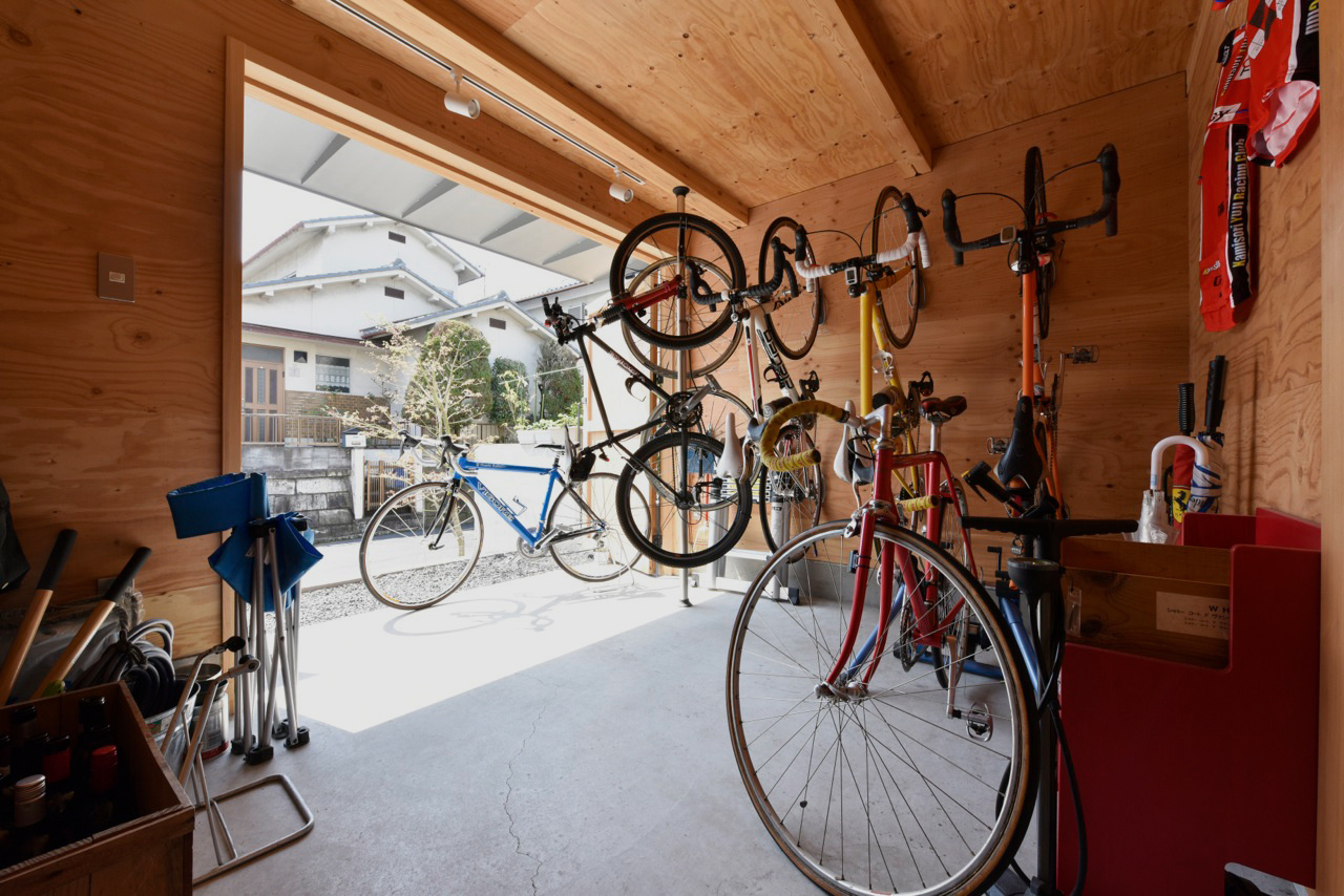 趣味の自転車を楽しむゆったり使える土間コンクリートの玄関スペース