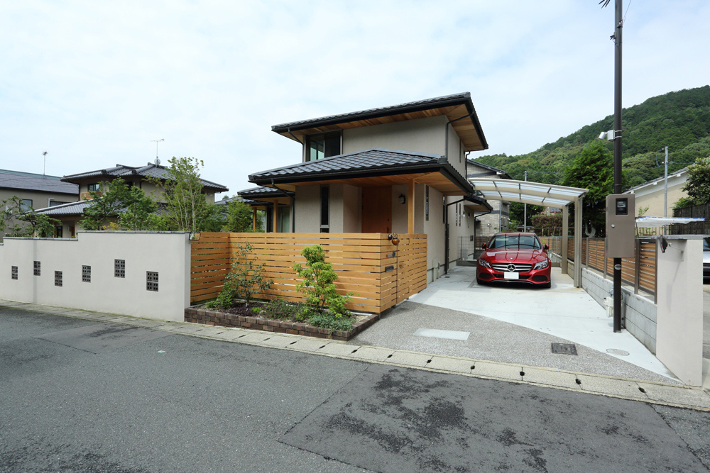 周囲の視線を気にせず庭を愉しめる外観