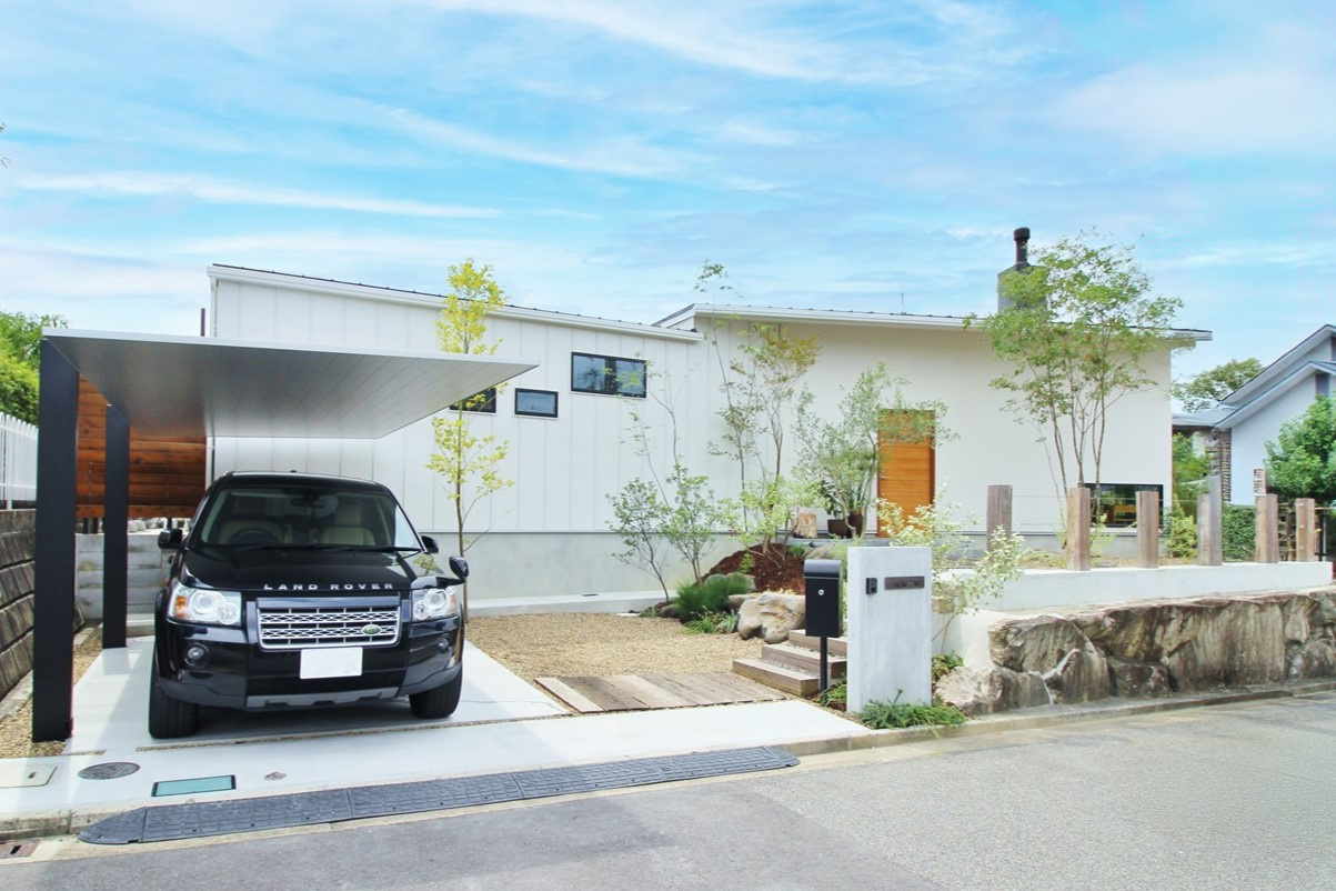 広い土間と中庭で繋がりを楽しむ平屋の暮らし｜木造住宅×アウトドアリビング×おしゃれな家