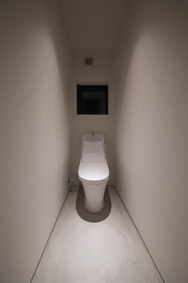 ガレージ付き平屋で叶える、家族のゆとり空間。強さと開放感を両立したSE構法の住まい。