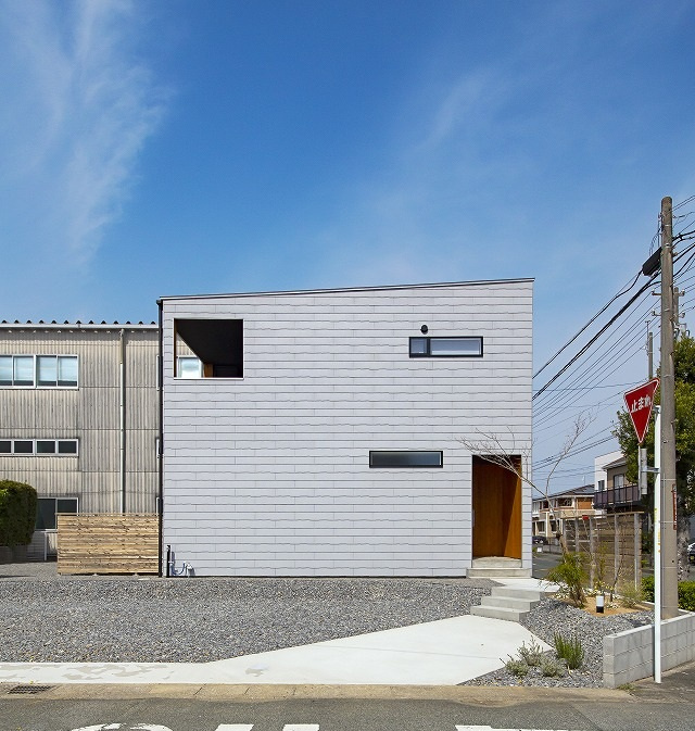 【浜松市】愛猫と暮らすコンパクトでシンプルな箱型の総二階