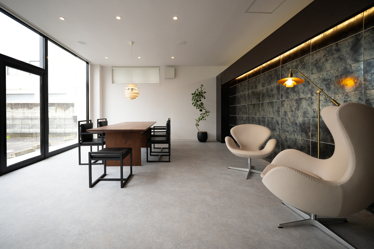 抜ける視線と呼応する家具