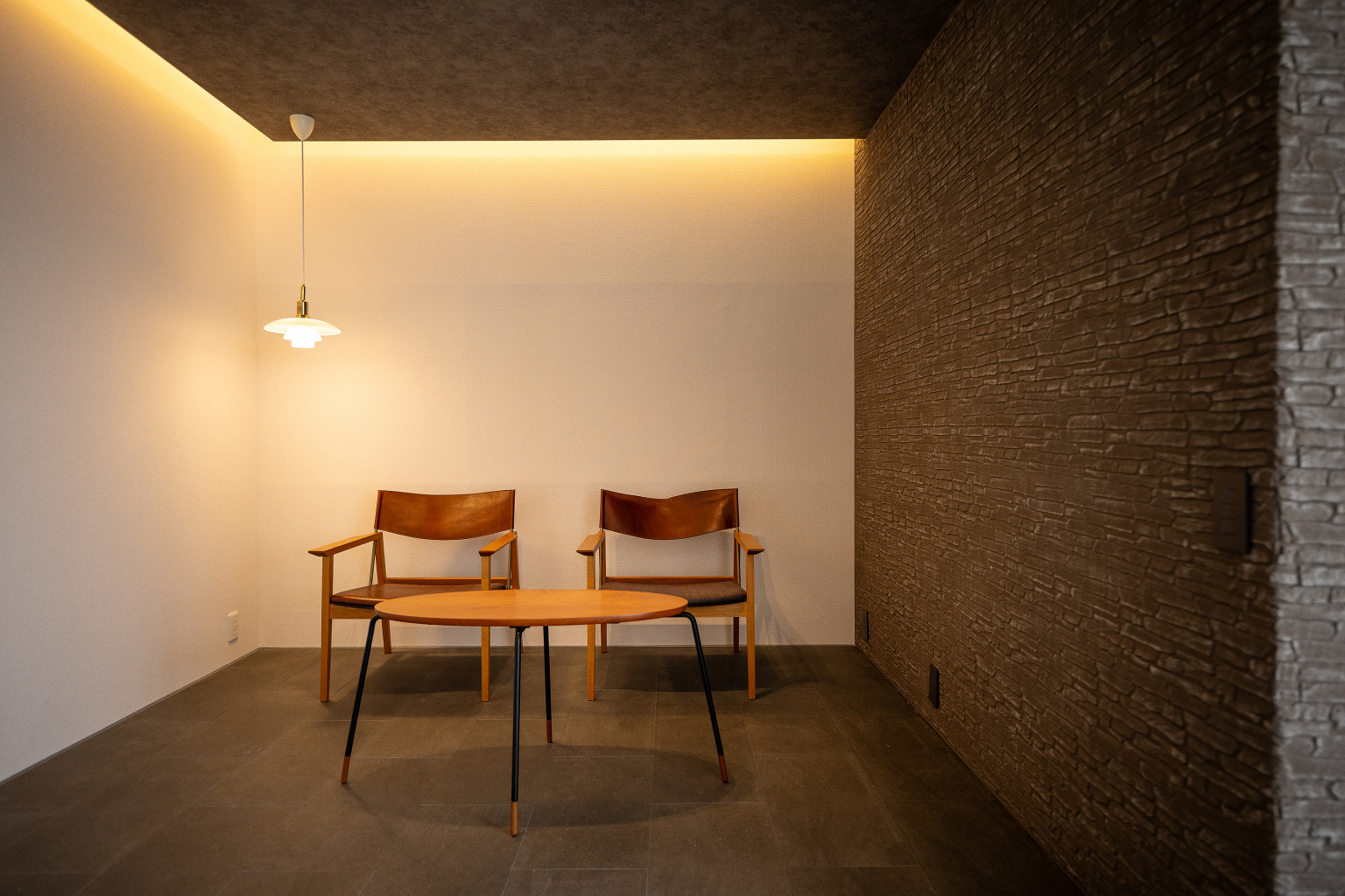 光に染まる小上がり