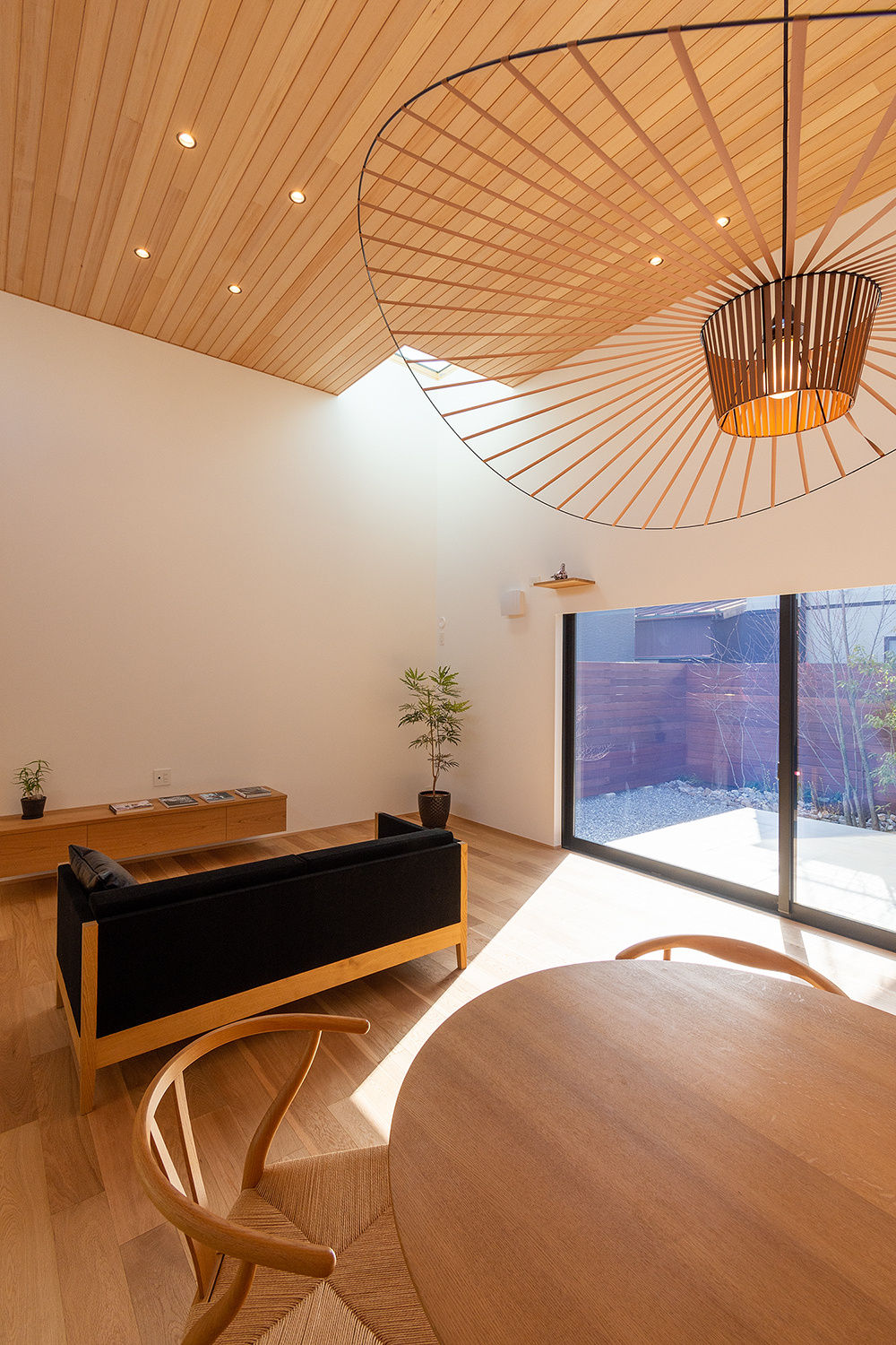 光に寄り添うダイニング