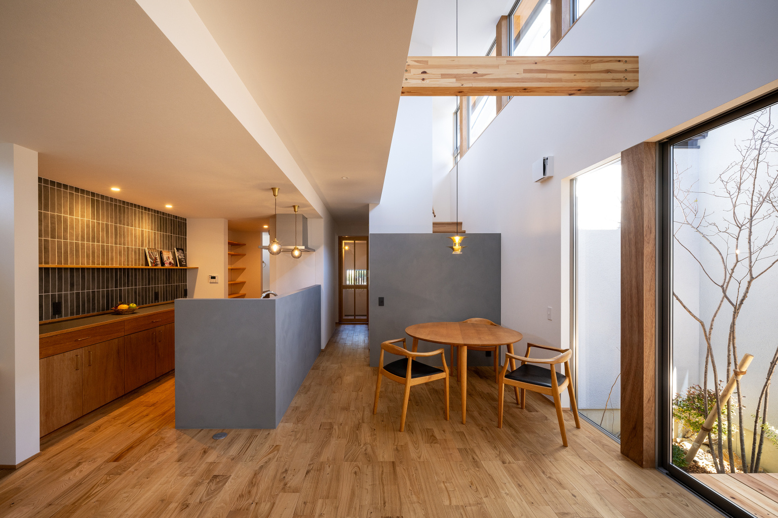 籠り感の奥に漂う落ち着き