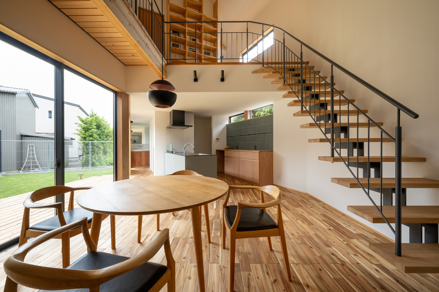 光と風がめぐるダイニング