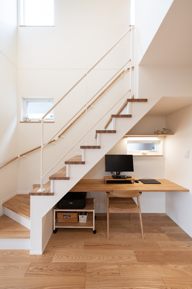 風致地区に建つ、街並みに馴染む和モダンな家｜重量木骨の家×自然素材