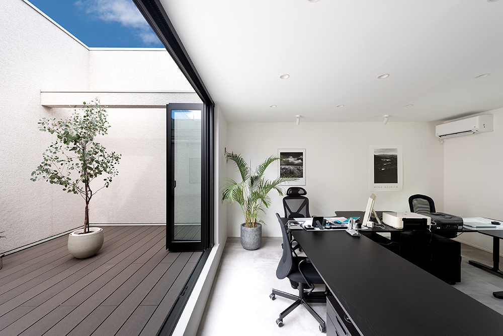 非日常を愉しむアート空間｜重量木骨×インナーバルコニー