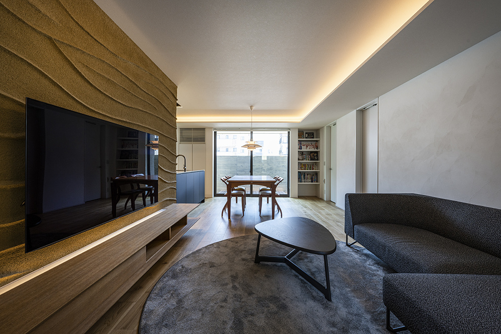 【神戸】光と風の抜けが明るさと広がりをつくるリビングダイニング