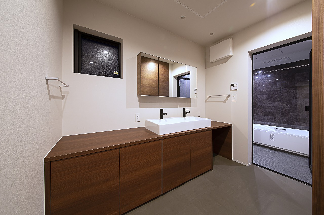 【静岡県浜松市】開放的な大空間を叶える、上下階分離型の完全2世帯住宅