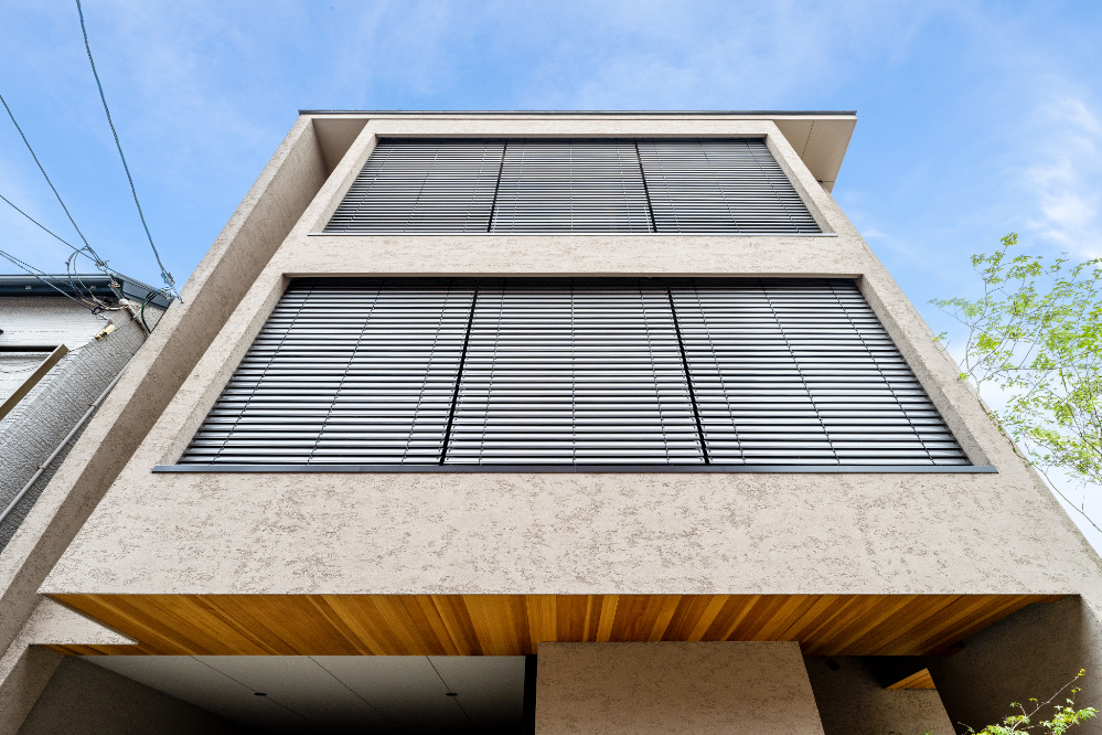 【神戸】素材のバランスが美しい玄関アプローチ