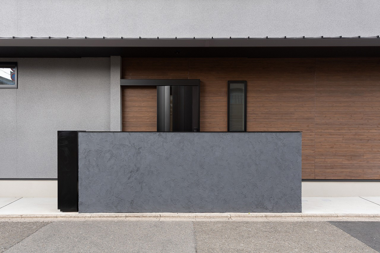 淡く静かに彩られた、上質な趣を纏う大人の住まい