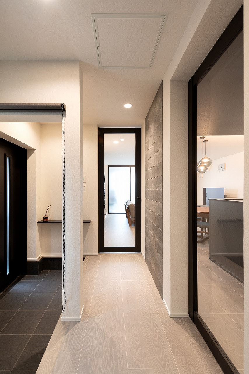 淡く静かに彩られた、上質な趣を纏う大人の住まい