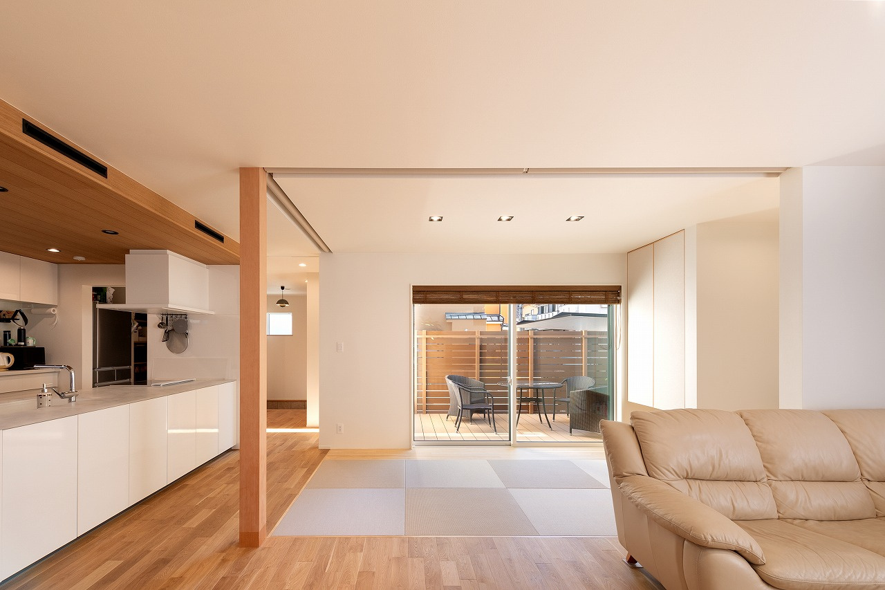 光と風が巡る、家族の笑顔が響き合う豊かな暮らし｜アウトドアリビング×スキップフロア