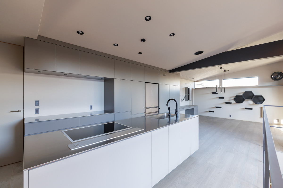 アイランド型で機能的な造作キッチン