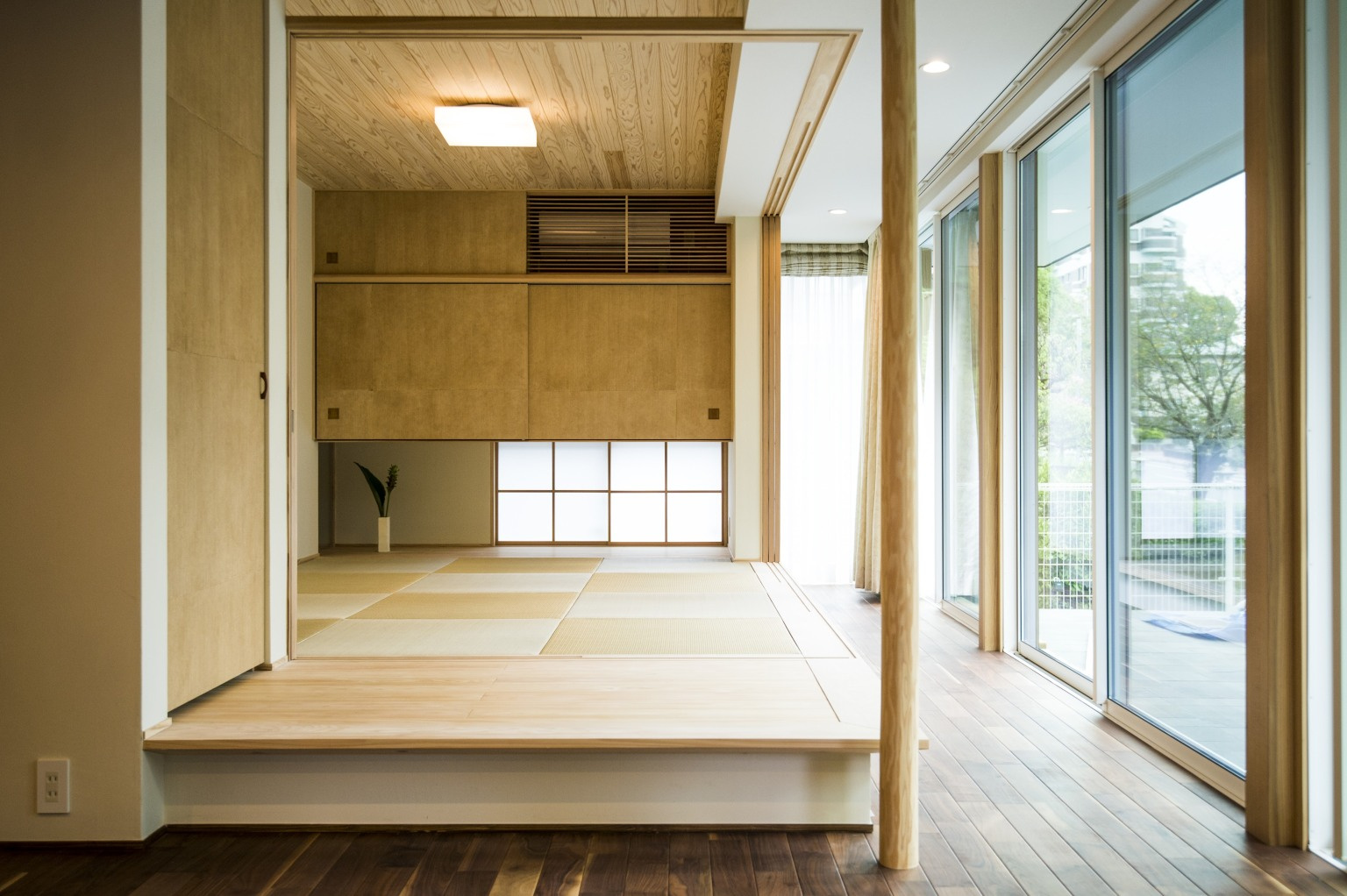 自然素材をふんだんに取り入れた和室