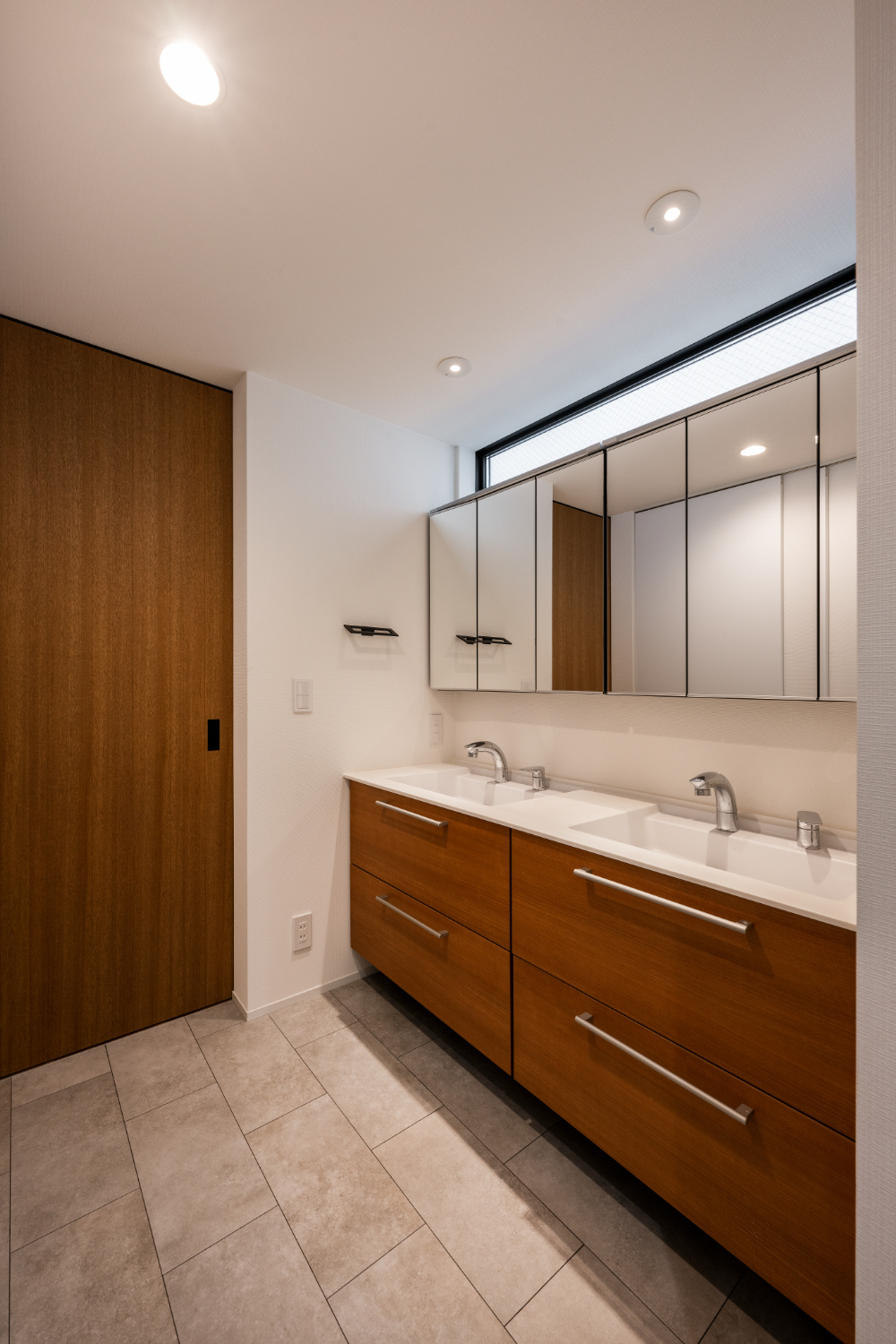 【神戸】ゆったりとしたダブルボウル洗面