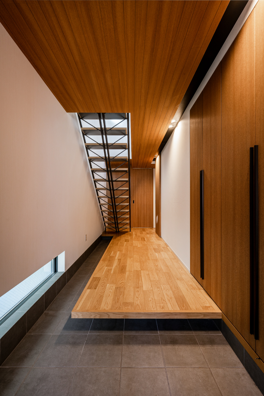 【神戸】視線が抜ける、広々とした玄関ホール