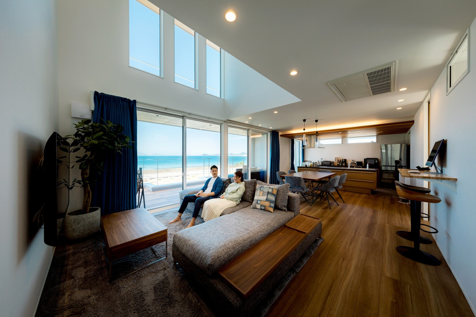 海が一望出来る開放的なリビング・ダイニング