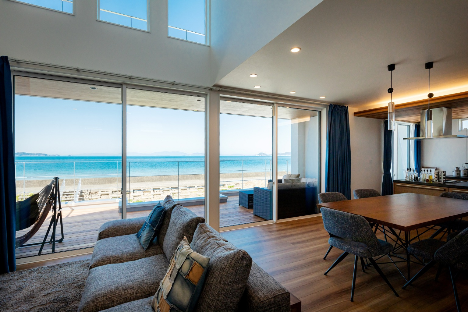 開放的なLDKと連続するテラスは最高の癒しの空間