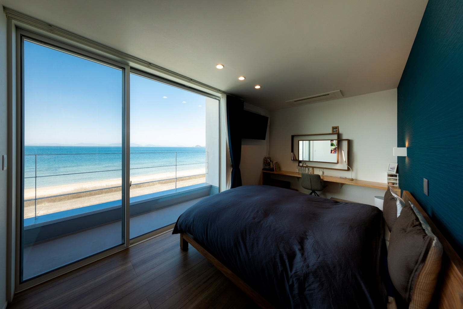 海を望む寝室