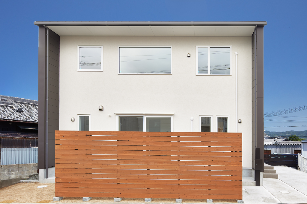 ジョリパットとガルバリウムが生み出すモノトーンの外観