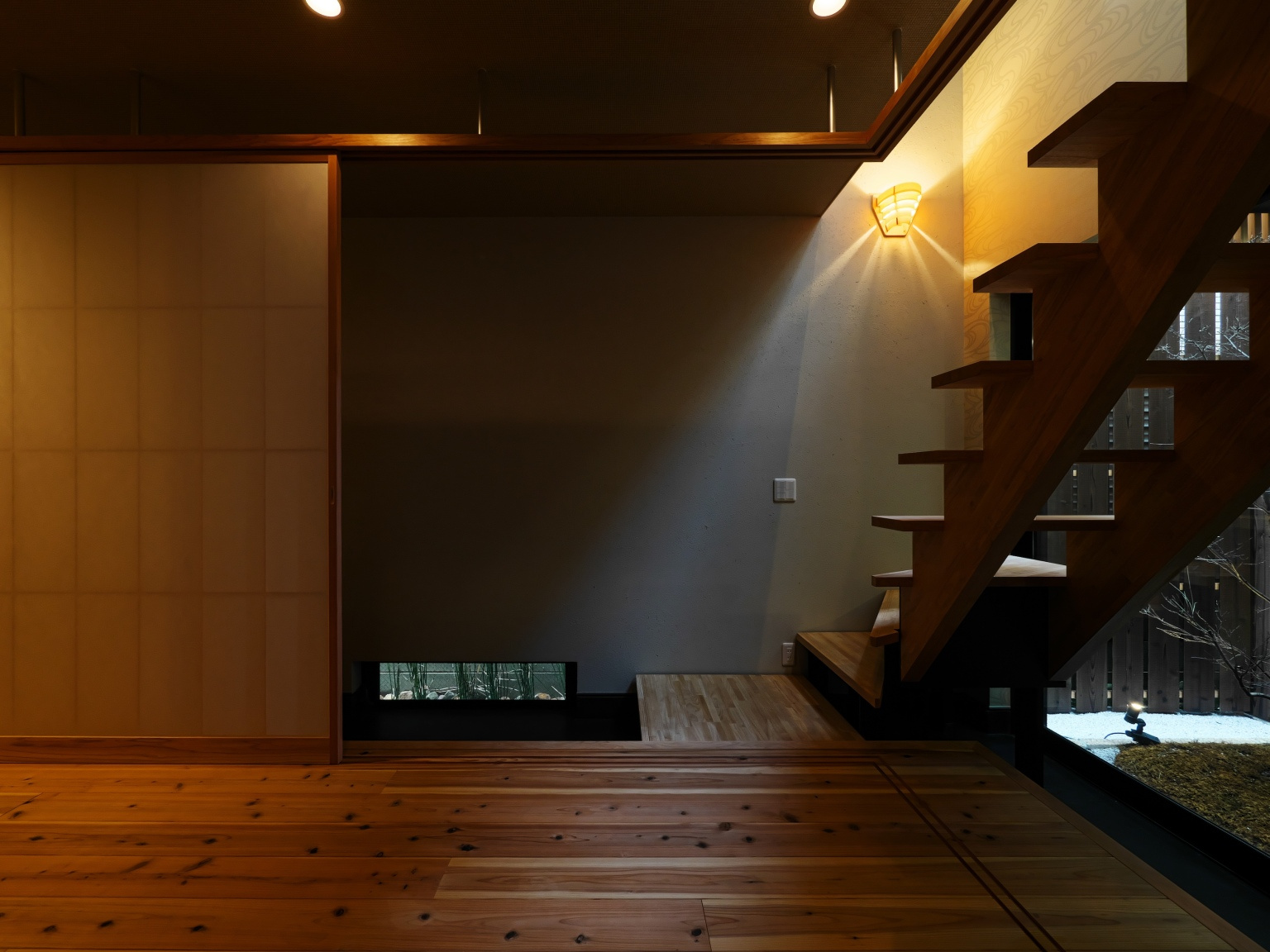 軽やかな吊り鴨居