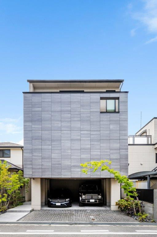 【神戸】2台分の駐車スペースを確保したビルトインガレージ