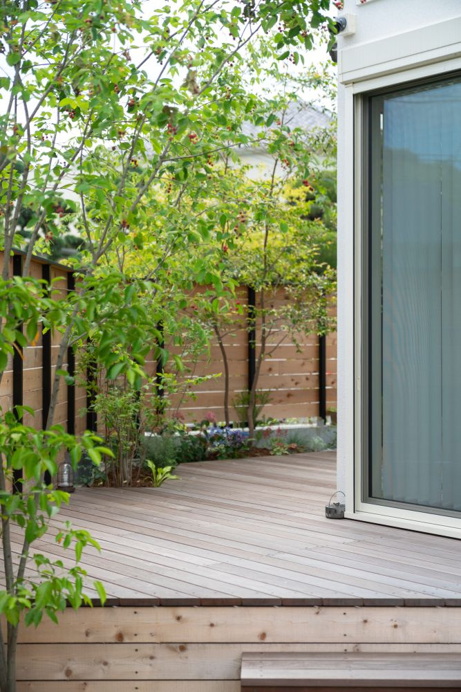 重量木骨ならではの大空間で中庭との繋がりを楽しむ家｜木造住宅×アウトドアリビング×おしゃれな家