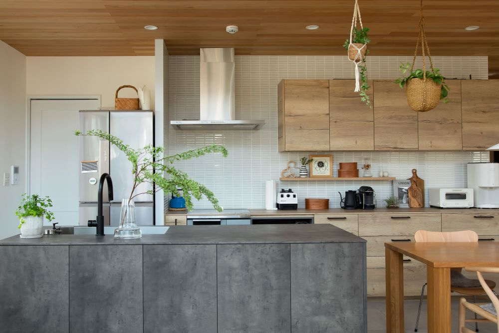 重量木骨ならではの大空間で中庭との繋がりを楽しむ家｜木造住宅×アウトドアリビング×おしゃれな家