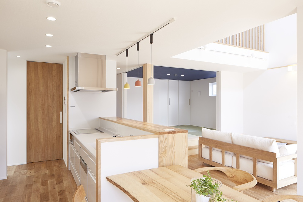  料理をしながら家族とつながる、ひらけたキッチン空間