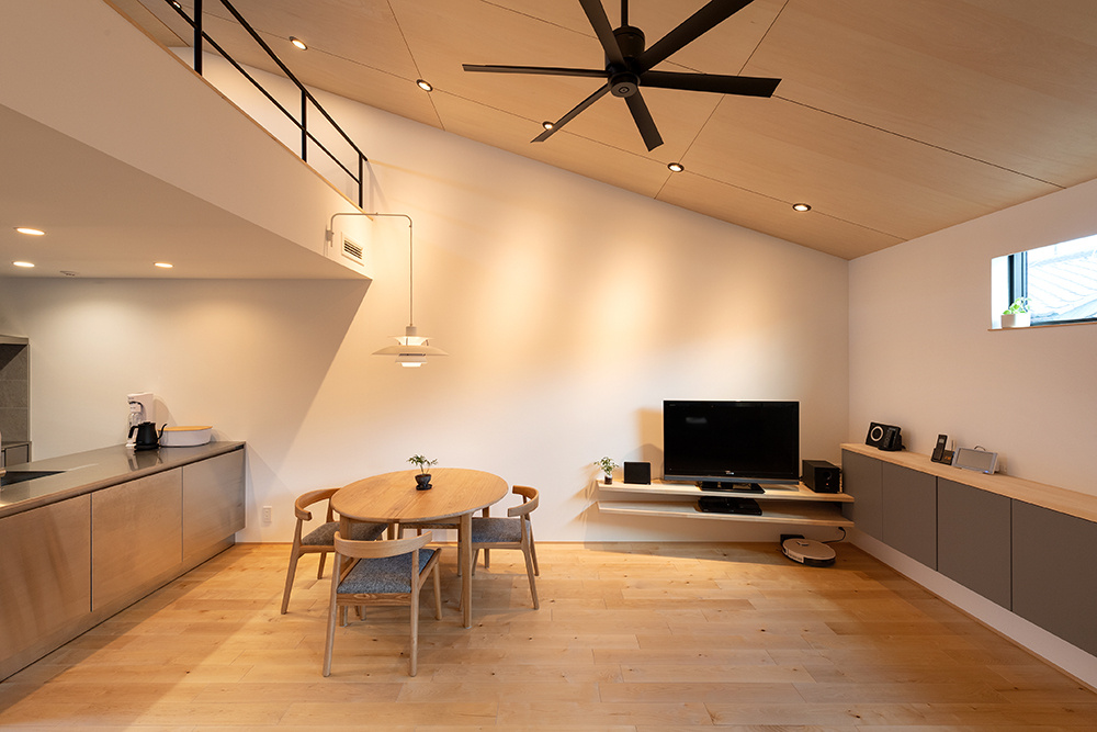 住み心地にこだわった『空気のバリアフリー』の家｜おしゃれ×半ビルトインガレージ×アウトドアリビング