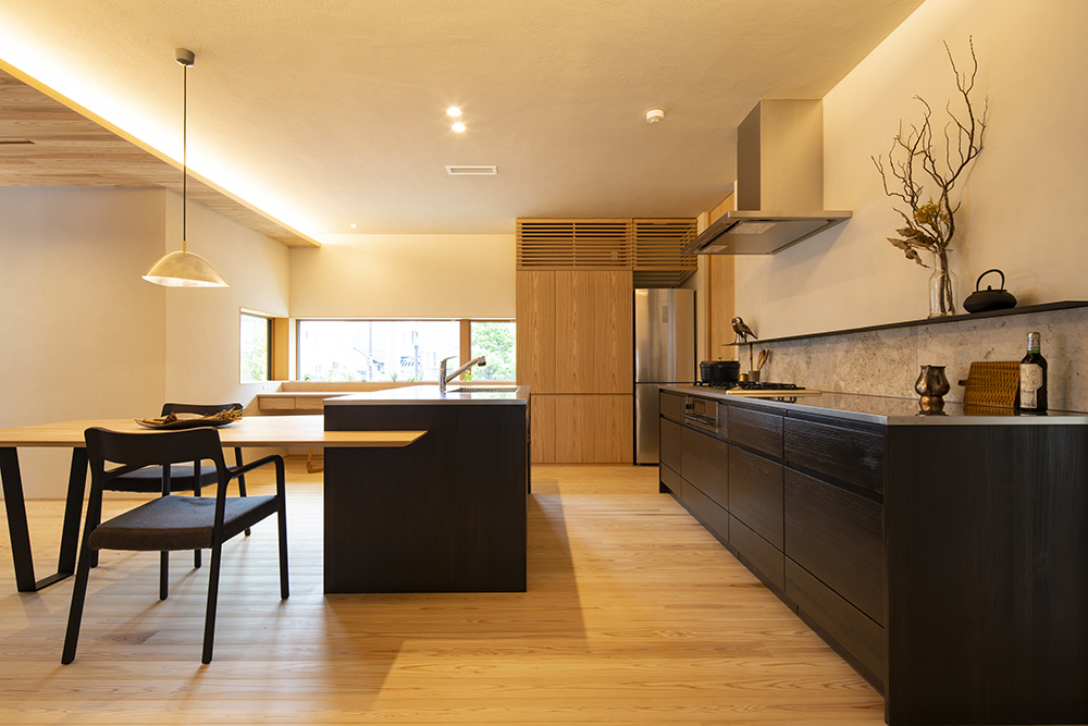 京都に生き続ける家｜重量木骨×スキップフロア×アウトドアリビング