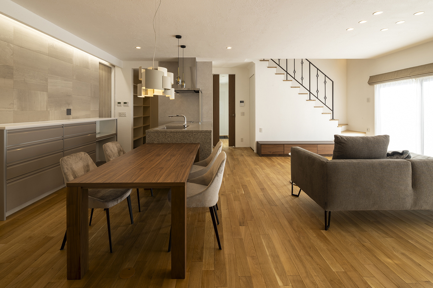 家族の中心になるセンターキッチン