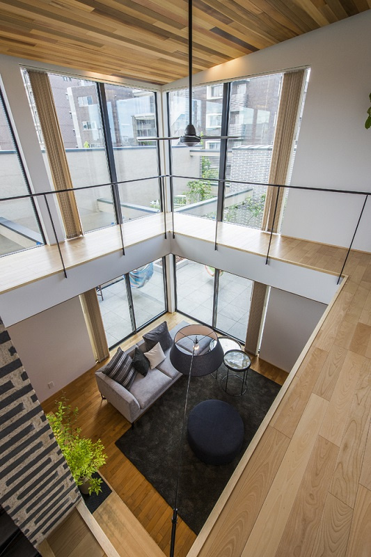 【西宮】吹き抜けが開放的なリビング