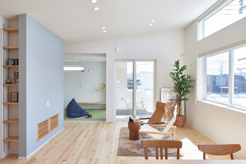 和歌山市｜バルコニーとつながる2階リビング -重量木骨の家