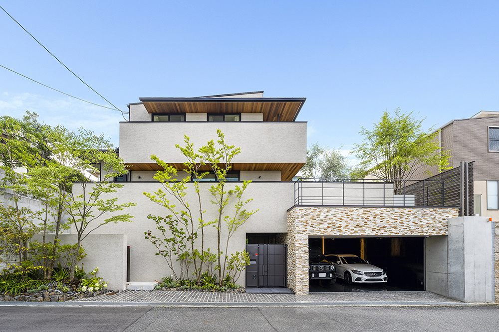 【大阪】2台分の駐車スペースを確保したビルトインガレージ