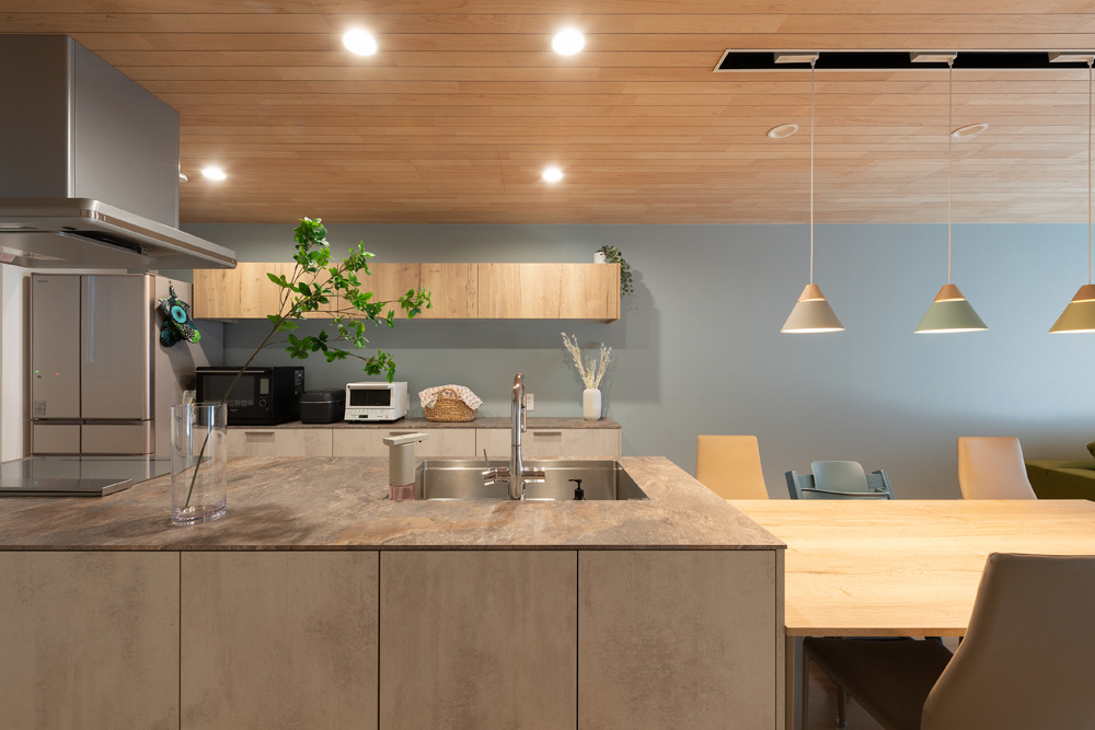 ゆるやかに流れる時間の中で、日々の幸せを感じる暮らし｜ジャパンディスタイル×半ビルトインガレージ